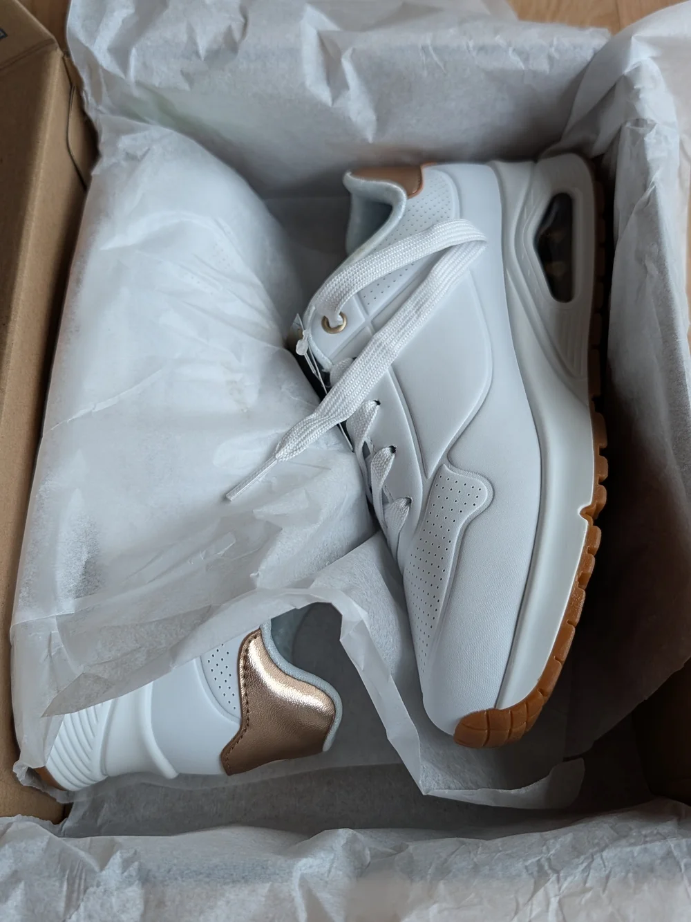 Skechers new box